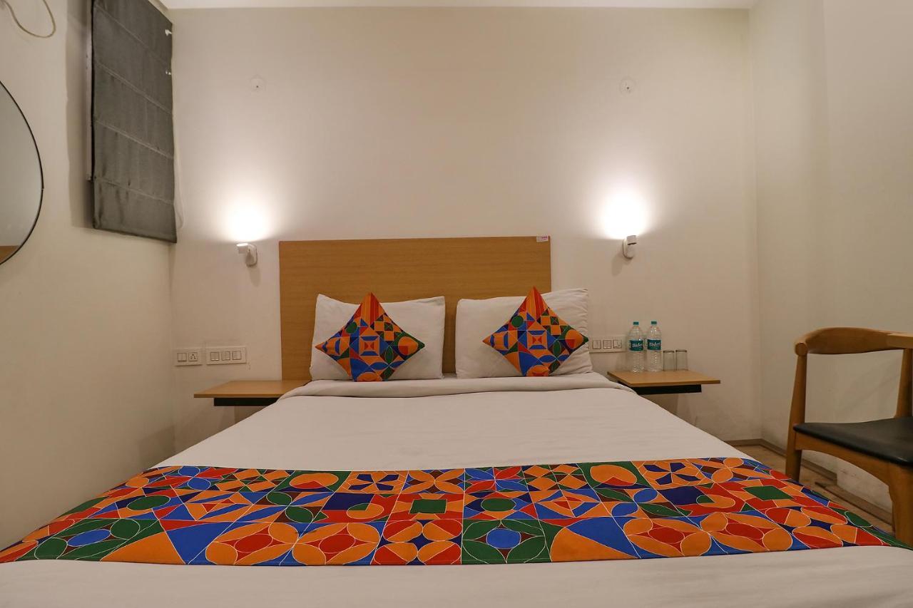 דלהי Fabhotel The Chaitanyas Rohini Sec 18 מראה חיצוני תמונה