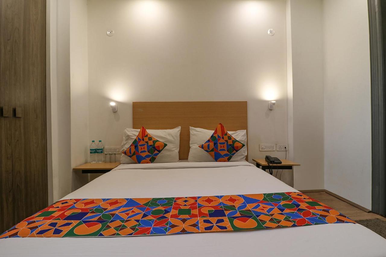 דלהי Fabhotel The Chaitanyas Rohini Sec 18 מראה חיצוני תמונה