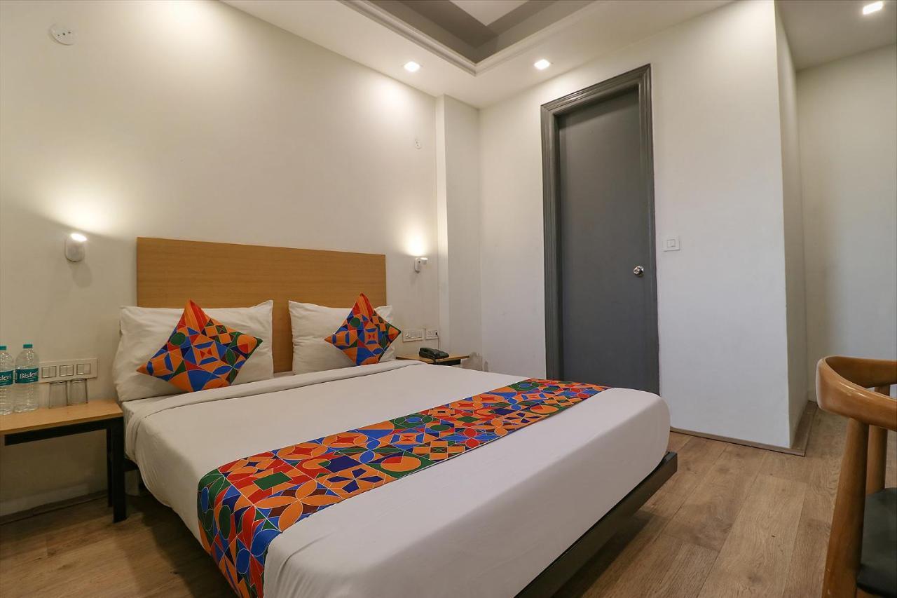 דלהי Fabhotel The Chaitanyas Rohini Sec 18 מראה חיצוני תמונה